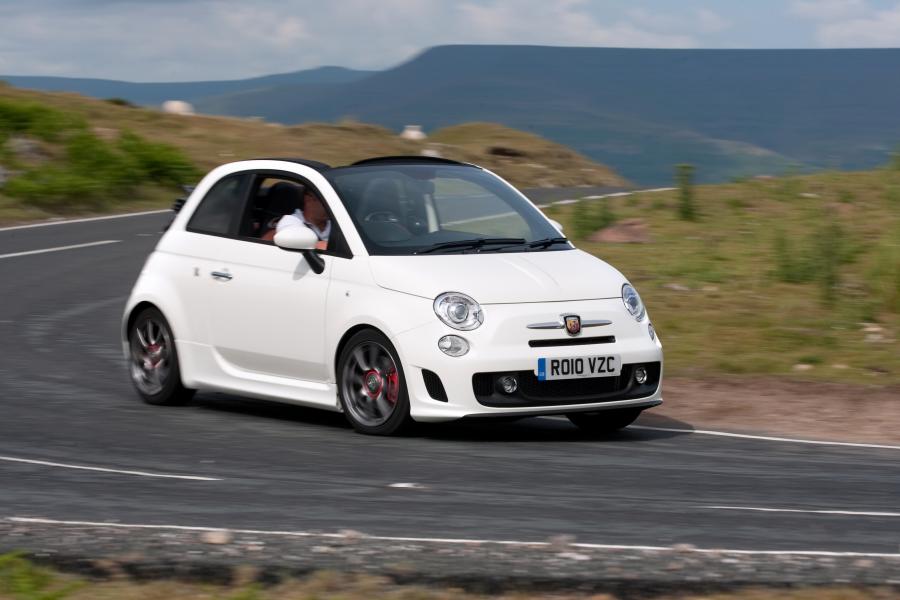  Abarth 500C 2010 года  (UK) (фото 22 из 32)